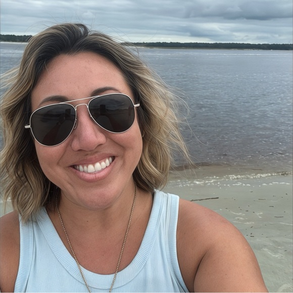 Meet the Posher Other - Meet your Posher, Lauren